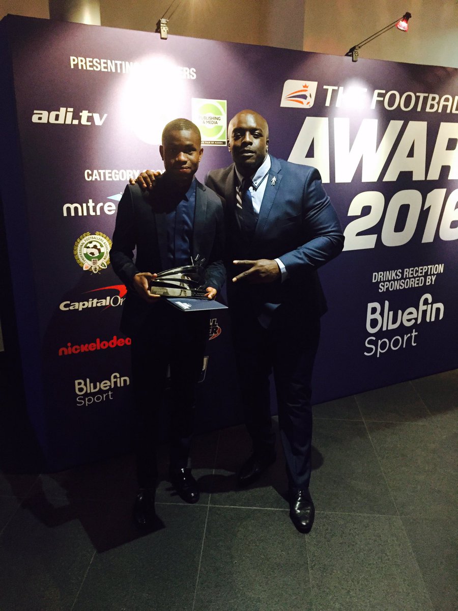 TFS_Charlton's tweet photo. The Big Man #daRealAkinfenwa &amp; Lil Man #Alookman_ #CAFC #AFCWIMBLEDON https://t.co/weE9tNC8KR https://t.co/dpRdDJx5fc