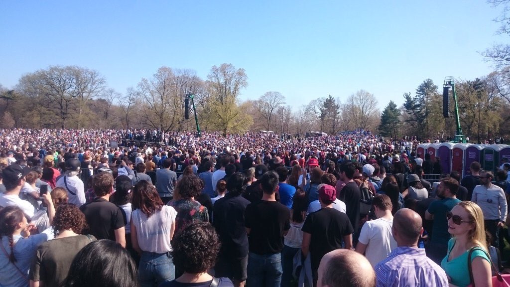 KolHaolam's tweet photo. BROOKLYN: Bernie Sanders reportedly had over 28,000 ppl at a rally in Prospect Park today, his largest event to date https://t.co/jFI6sYDEjq