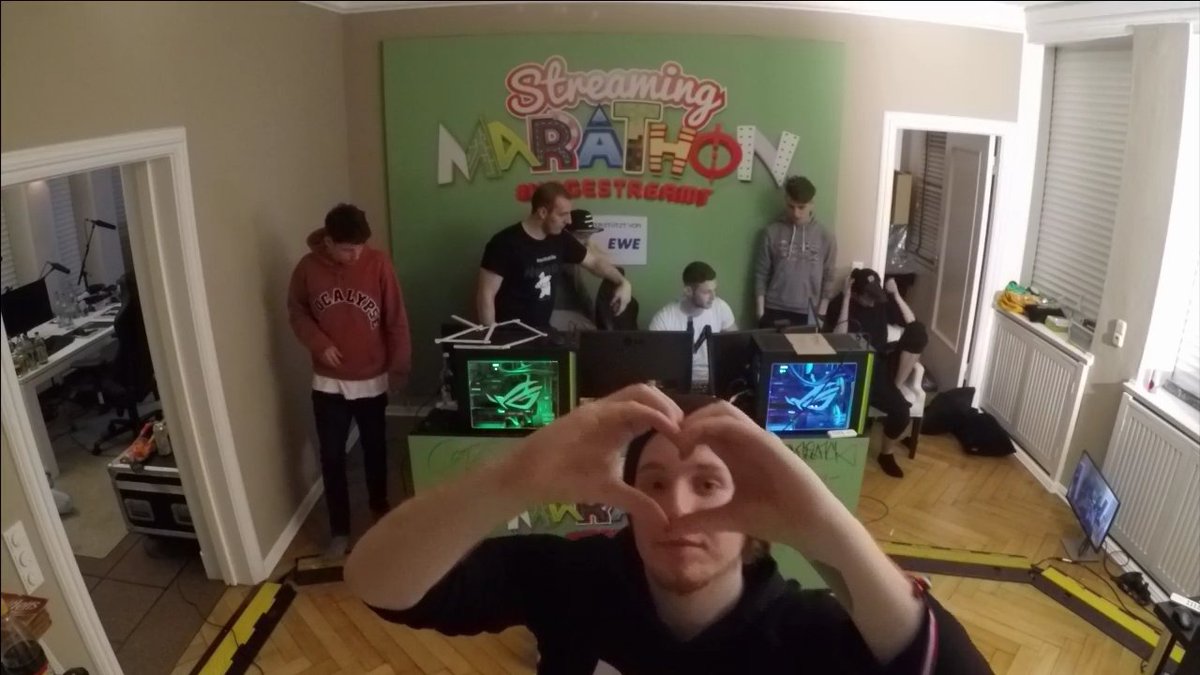 LuwoxF's tweet photo. #30tagestream Vorbei!
War ein Mega Geiles Event!
@unge @GamersTimeTV @NichtNilo @ZanderLP https://t.co/uEMxrOEpwb