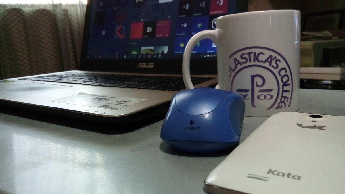 RaffyPekson's tweet photo. Laptop. Coffee. Smartphone. Got gazillions of things to do but... #capturedbykata #laptop #Kulasa #coffee #pekson https://t.co/vixCdSapde
