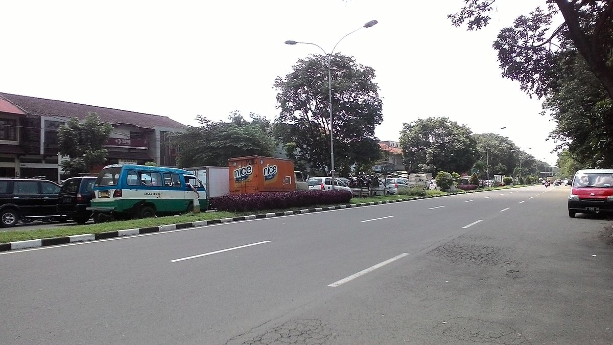 #lalinBDG 10.54: Macet panjang di bkr-sriwijaya karena TL yang mati berhari-hari cc <a href="/dishub_kotabdg/">Dinas Perhubungan</a> | @KeiAlesano