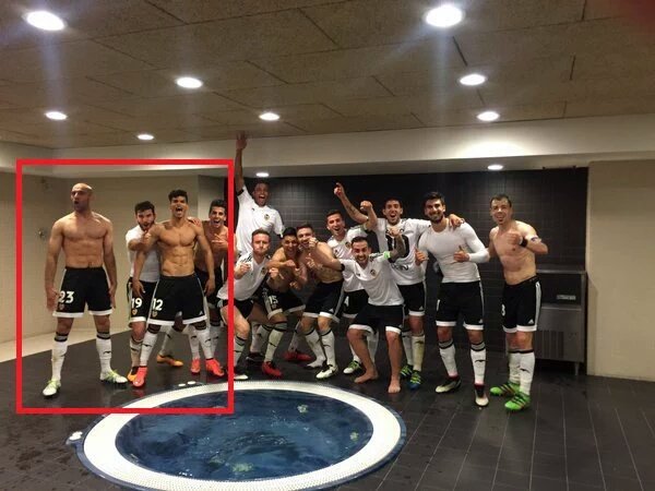 RMCFStats's tweet photo. FOTO: Pemain Valencia selebrasi seperti Real Madrid di Camp Nou setelah kalahkan Barcelona. #HalaMadrid https://t.co/bFCfWLnSjp