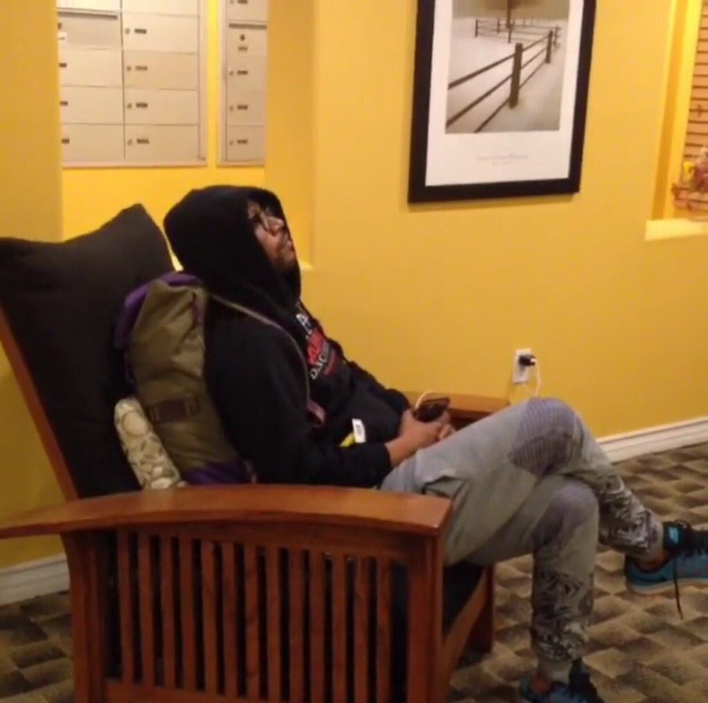 HarayaSJU's tweet photo. When you in your dorm cus you forgot to get your NAS ticket before they sold out #StormCardsOnly https://t.co/3Gb5p3t6Ws