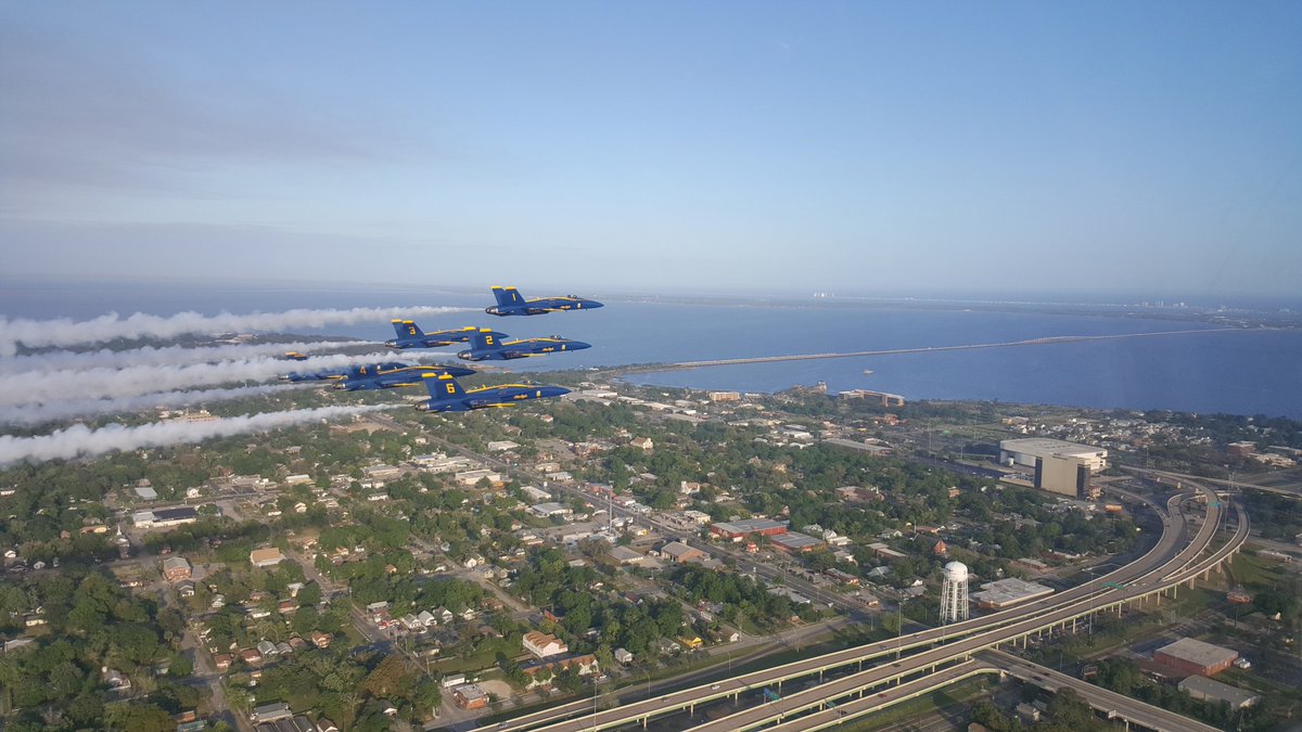 BlueAngels's tweet photo. It's great to be home! #BlueAngels70 https://t.co/S37ae4CzOP