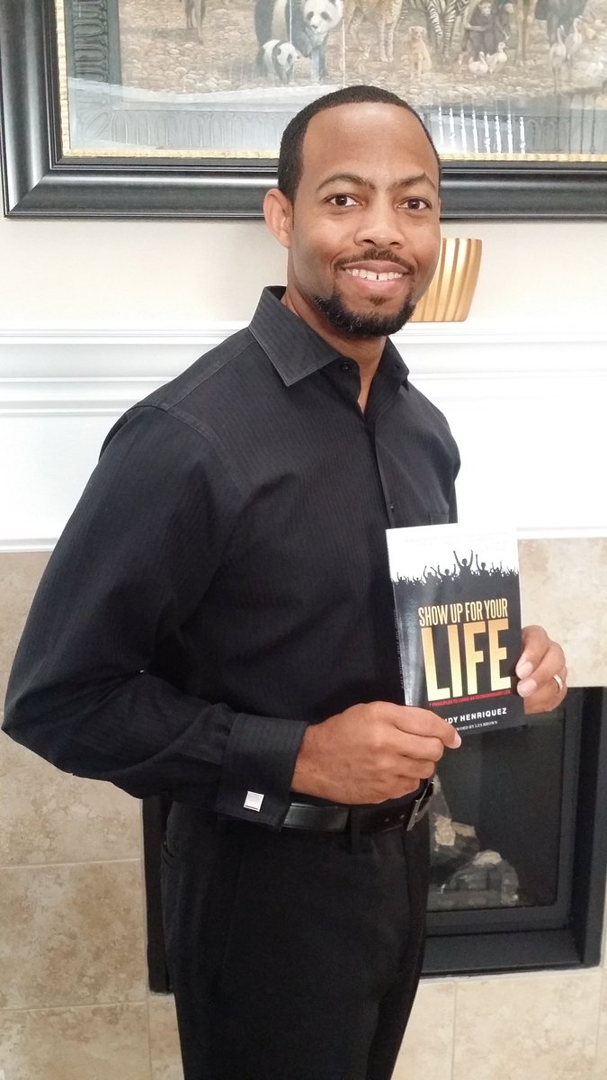 bejackson008's tweet photo. Happy to support @andyhenriquez ! Get your copy of  SUFYL to begin or further your "dream works". #showupbook https://t.co/ebjSejtorc
