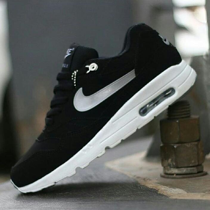 ALZI_SHOP's tweet image. Nike AirmaxMen size 39-44 Rp.200ribu pin:5A1A277D line:fuziasunoto @IklanOK @IklanBandel @Promosi_OKE @iklansupplier