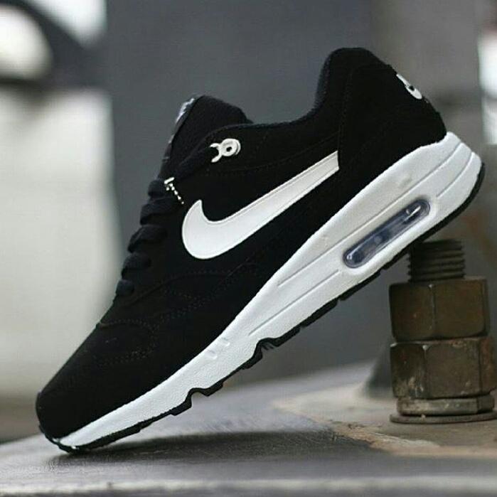 ALZI_SHOP's tweet image. Nike AirmaxMen size 39-44 Rp.200ribu pin:5A1A277D line:fuziasunoto @IklanOK @IklanBandel @Promosi_OKE @iklansupplier