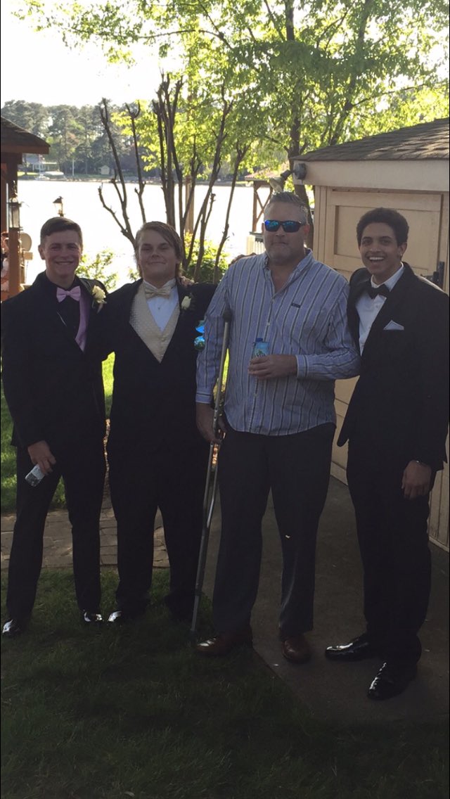 jakedillis's tweet photo. When bates forgot his tux #benbates https://t.co/NPVyIWRtzJ