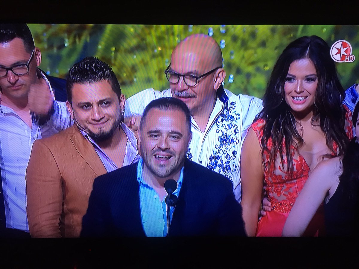 Parodiando's tweet image. #PremiosTVyNovelas  felicidades @lalosuarezc @yahirvega @vilu_ @faisirrito y todo el equipo  @MeCaigoDeRisa