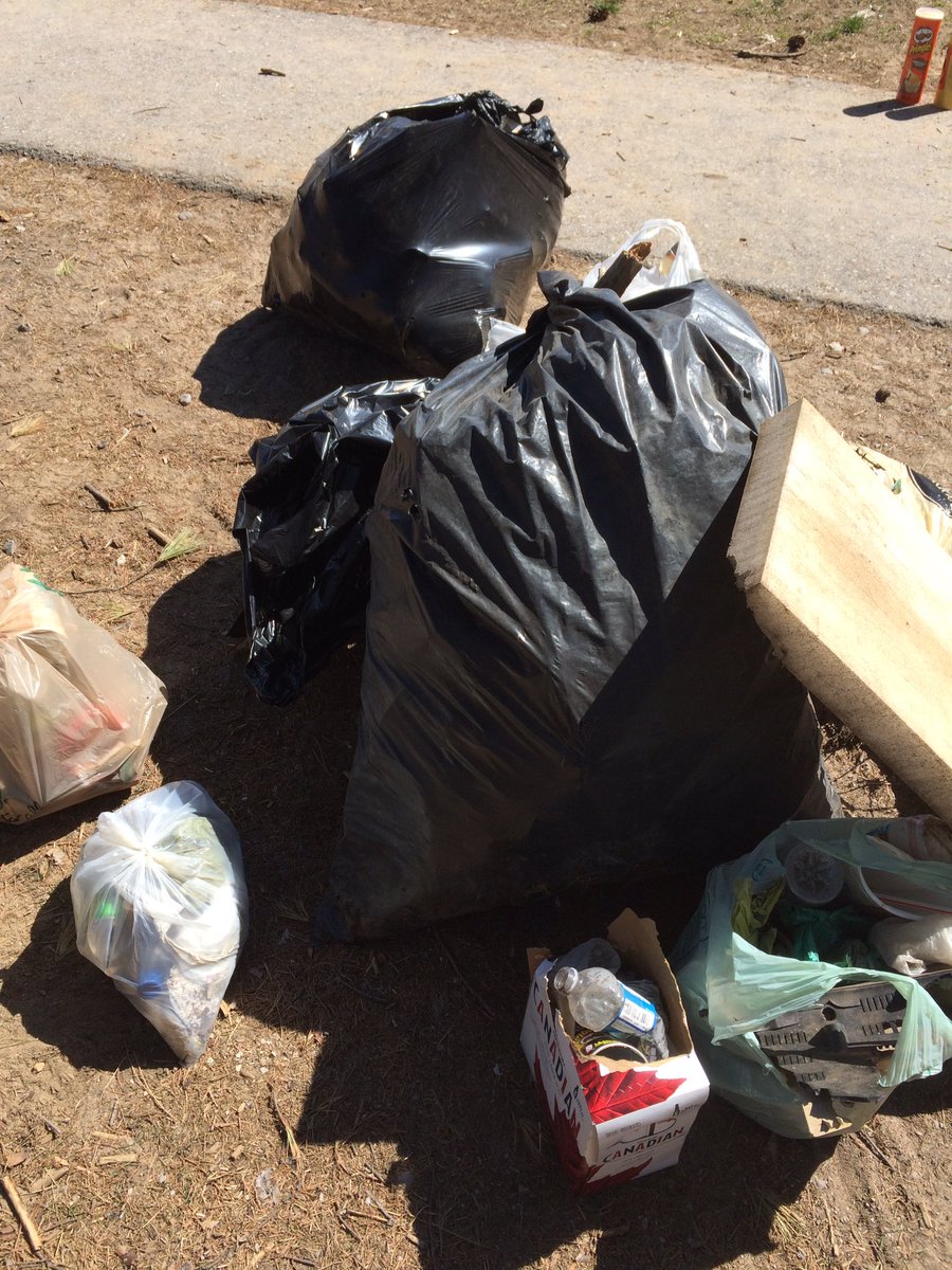 stephenglish1's tweet photo. Cleaning in the #simcoeforest on this beautiful day! Way too much trash... @barrieadvance @BarrieExaminer https://t.co/Kv2tzLj4lf