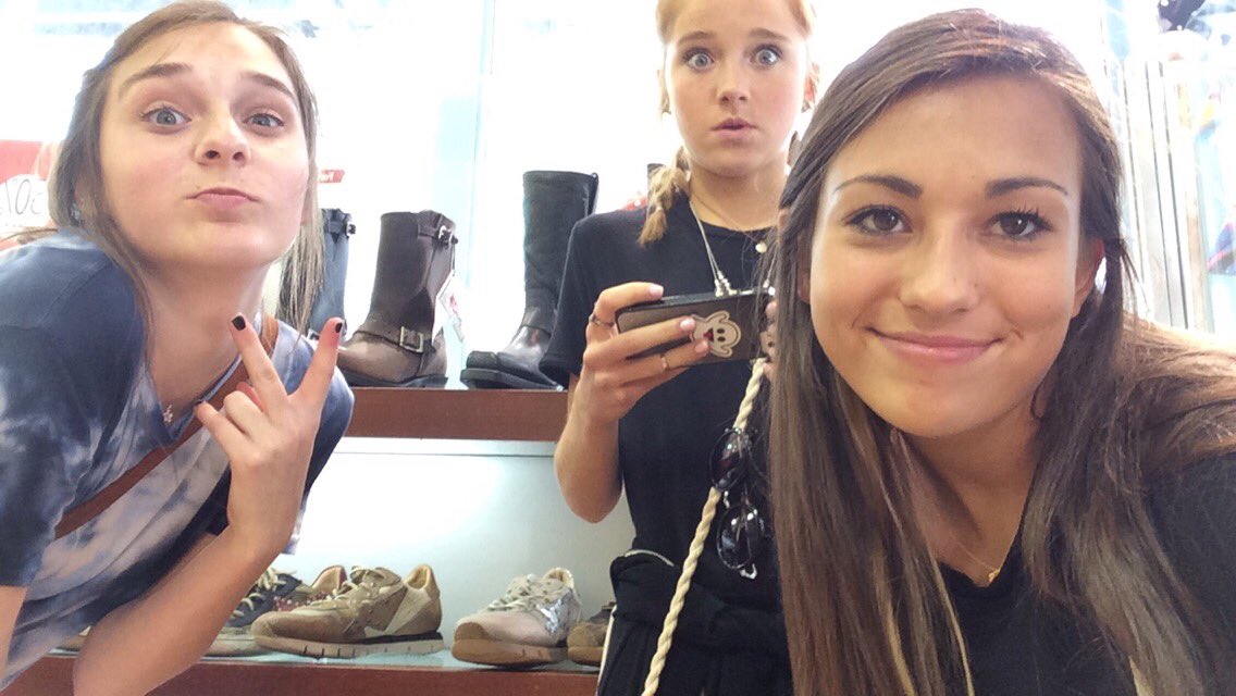 jordan_martens_'s tweet photo. happy 18th bday to my favorite dicks ;) love ya long time 💕 https://t.co/G29SSxjOrw