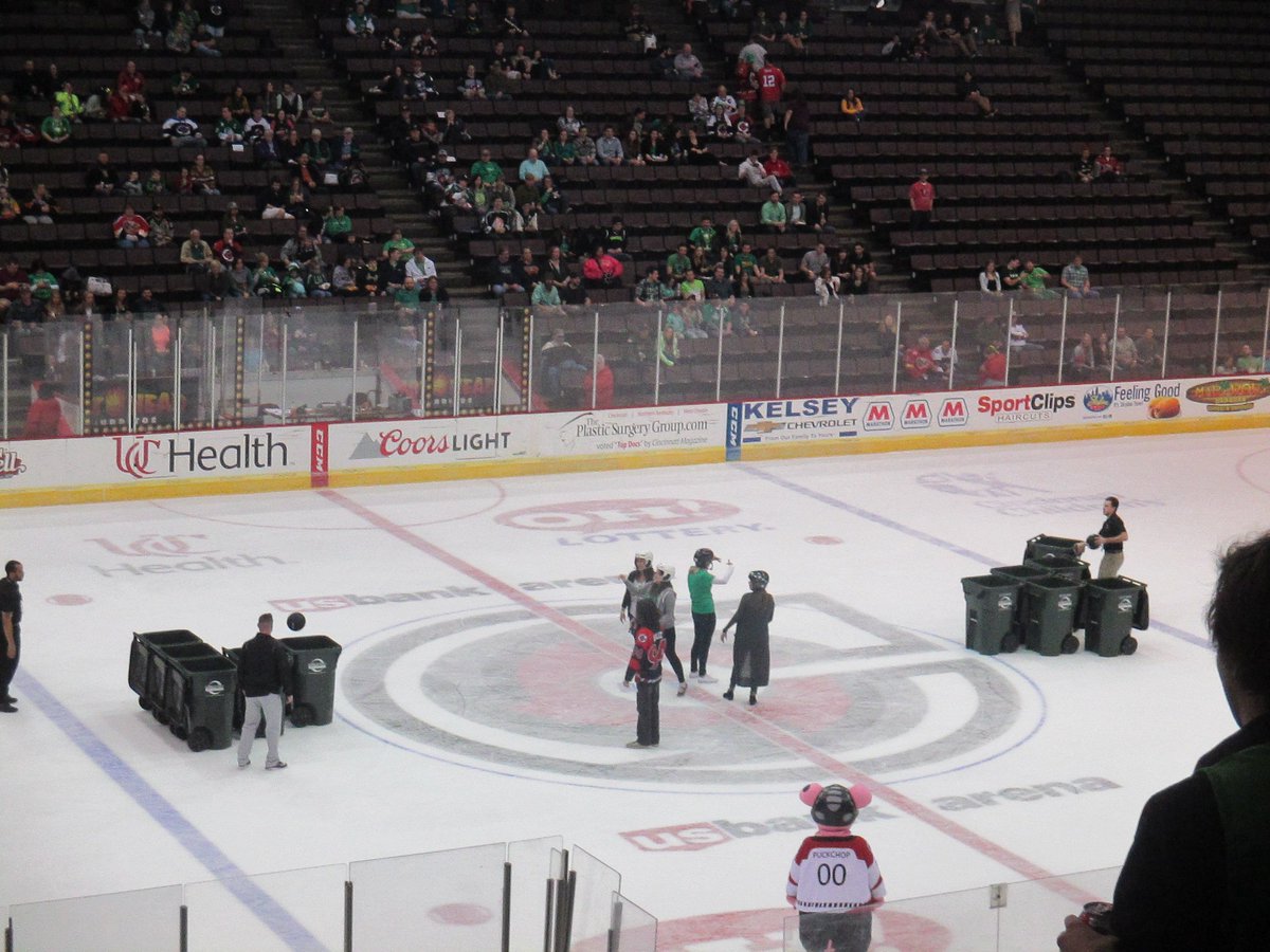 AmLegion681's tweet photo. Our First Vice Jack Birdsong dropping the puck  @CincyCyclones at American Legion night! https://t.co/hpaG4xU0Lx