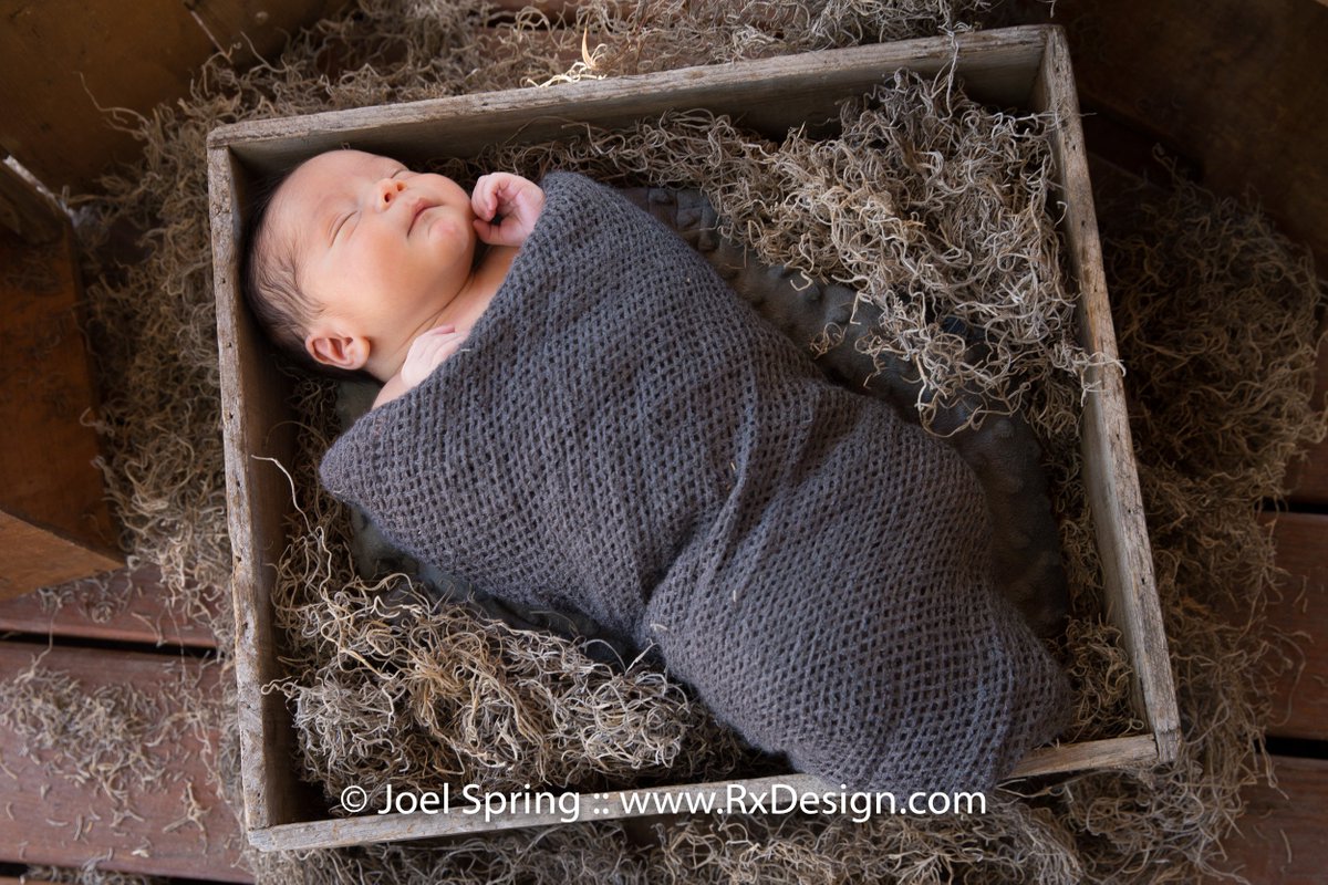 joelspring's tweet image. Leonardo - the "Boy in the box" #newborn #canon #joelspring #rxdesign