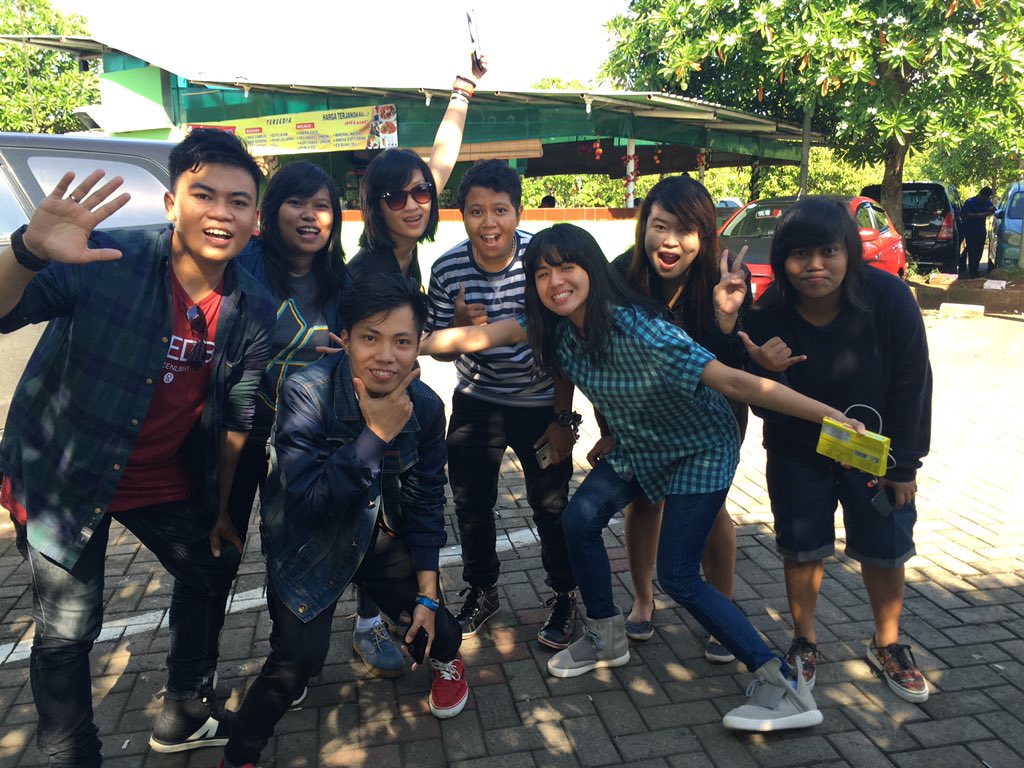 Terima Kasih Unalova &amp; Anaholic yg temani kita sarapan pagi ini.. 💛 sampai jumpa lagii ..