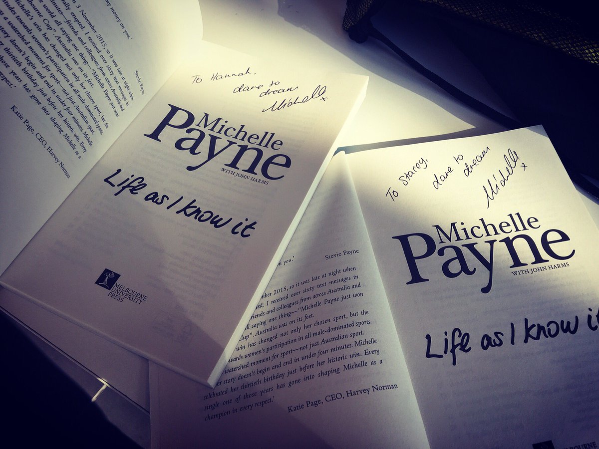 Aerial_UTS's tweet image. Could today get any better?! @Meetings_Events @michellejpayne_  #MEAMelb2016 #breakconventions #booksigning #fangirl