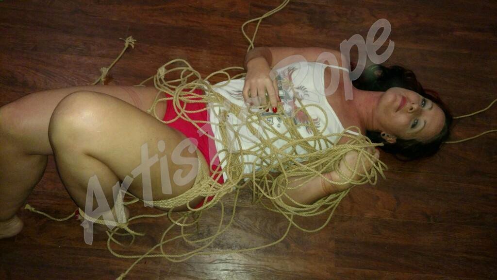 Fayth resting after a rope session.
Thank you for visiting We had a lot of fun. 
#faythonfire#faythbondage#Faythrope