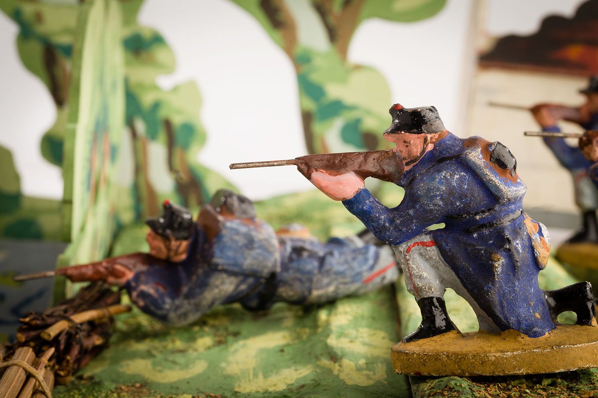 ProvincedeLiege's tweet photo. "Jouets de la 1ère Guerre mondiale" #conférence de Paul Herman 20/4 @MuseeVieWall #1GM #WWI https://t.co/3sGXTgvVO0 https://t.co/BsFgQLhk6G