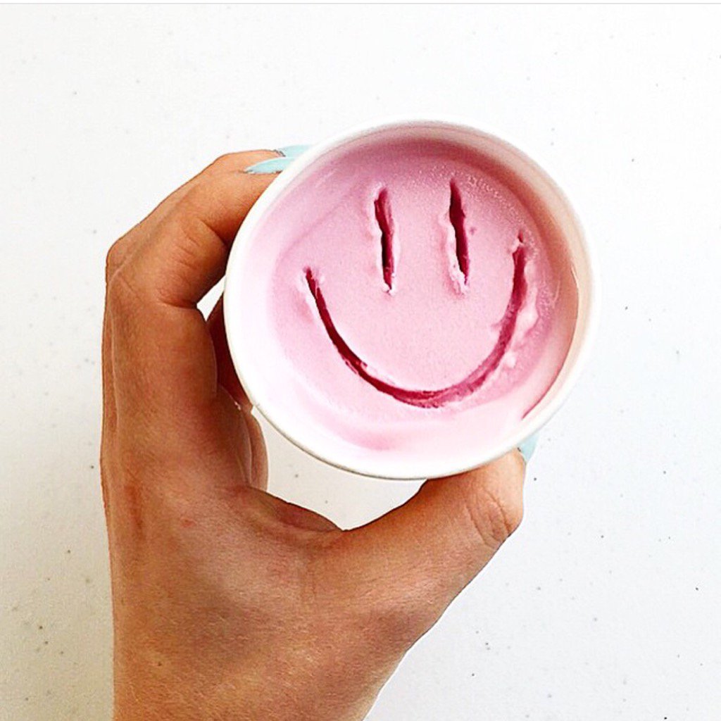 WheyheyIreland's tweet photo. Morning morning smiles thanks to a certain strawberry ice cream 😉🍦😄 #Wheyhey #MondayMotivation https://t.co/po93kMC1P9