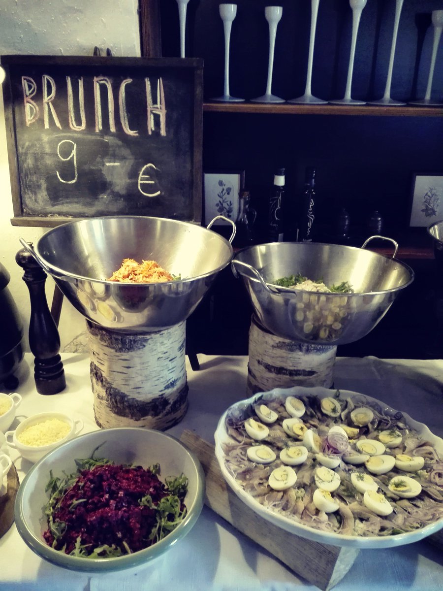 Esiet sveicināti pirmdienā! 
Darba nedēļa ir sākusies, tieši tāpat kā mūsu darba dienas brunch! Gaidīsim ciemos! :)