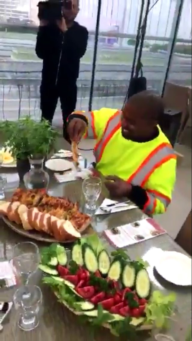 Allir ferðamenn á Íslandi ættu að taka KW til fyrirmyndar í klæðarburði, týnast þeir síður