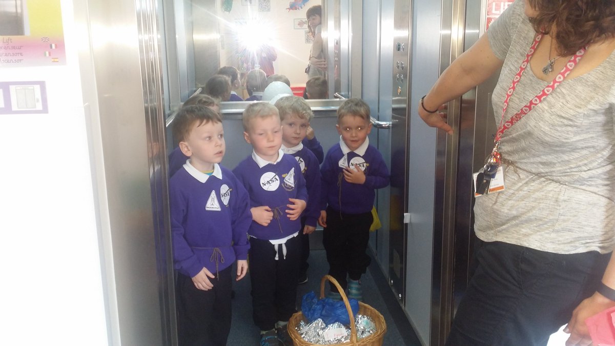 ClassEdinburgh's tweet photo. @astro_timpeake The children of Oakhurst Primary School enjoyed a trip to the moon! Inspired by #timpeake https://t.co/yIt1cHvqBM