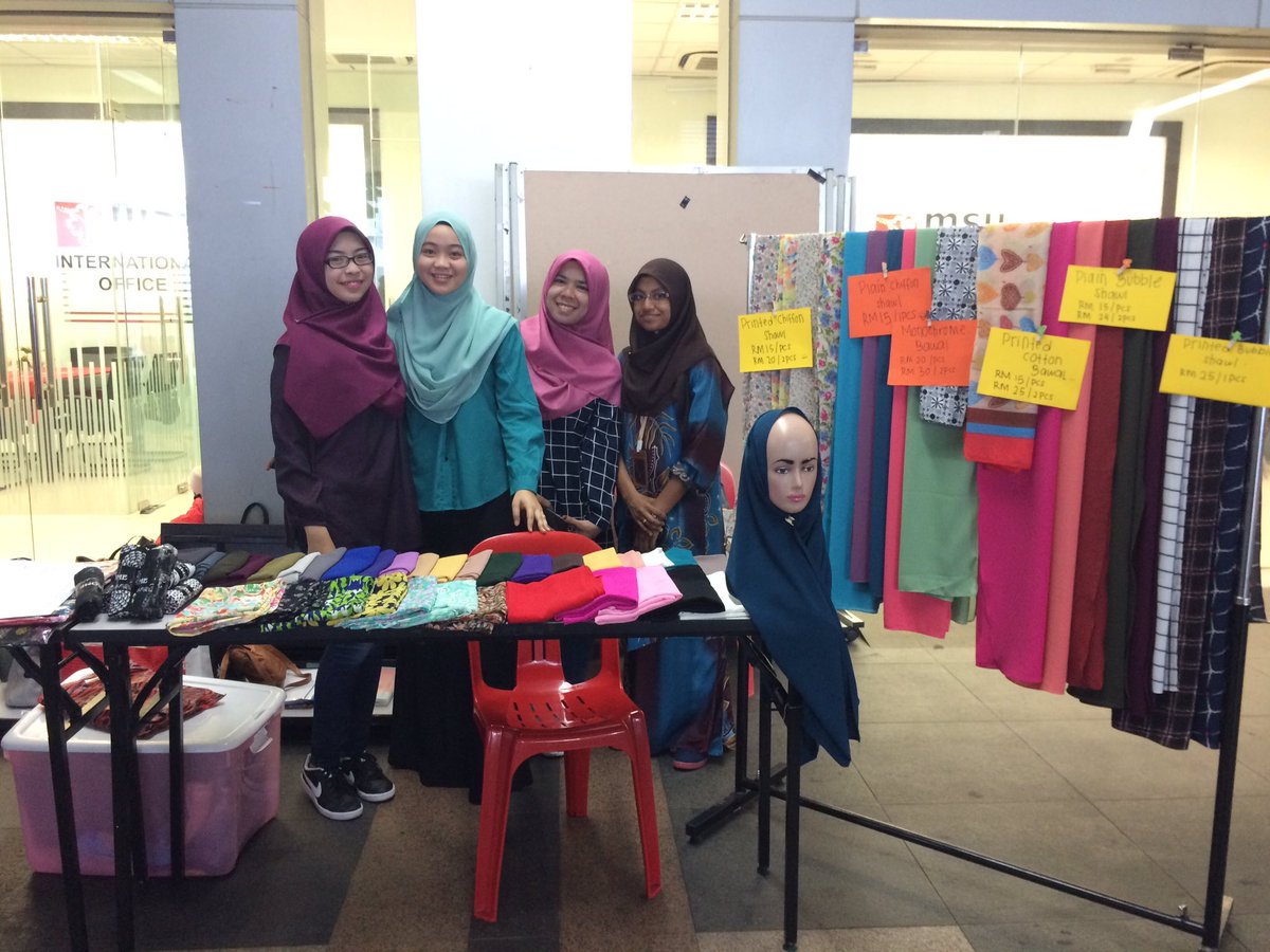 FHLSdinner2016's tweet photo. Come to our booths at u plaza, now! We have so many things that you can buy 😁 #fundraising #charitydinner https://t.co/OwMnoQDDcG