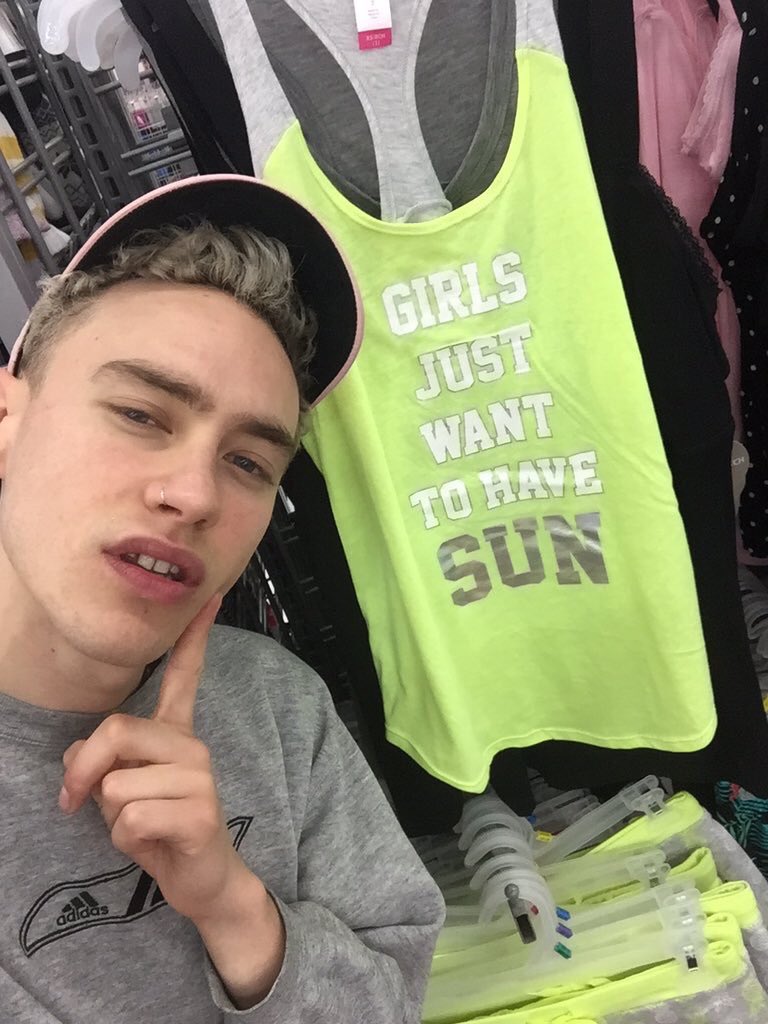 picsofolly's tweet image. 