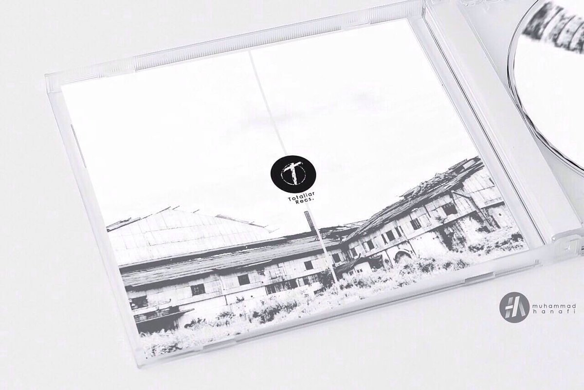 totaliarrecord's tweet image. Dikretion / Refuse - Split Ep | price : 30rb / $4 USD | order : 085648200088

#TR001