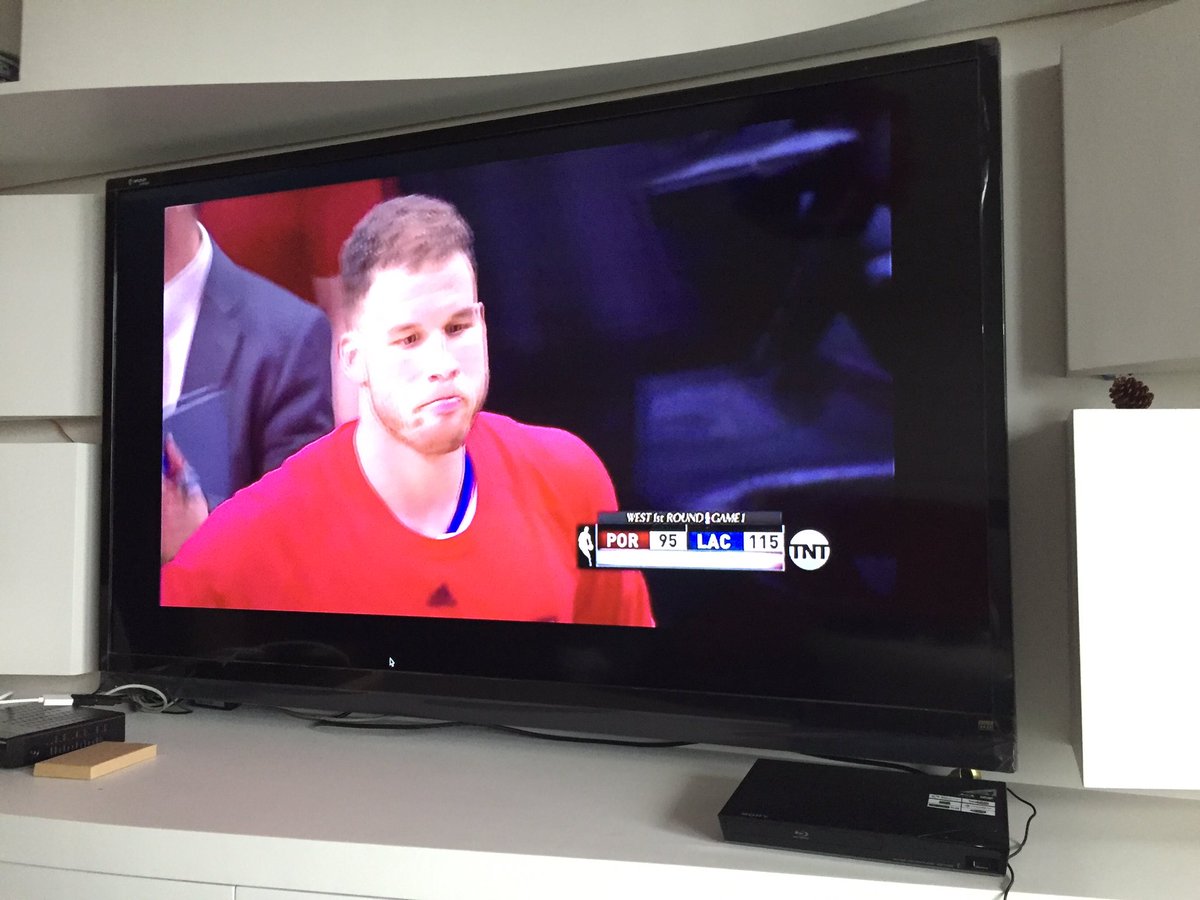 RikDaddy's tweet photo. #ClippersWin and Blake is thrilled lol. #BuiYah #WinItForScott https://t.co/5K4Ne6iCcQ
