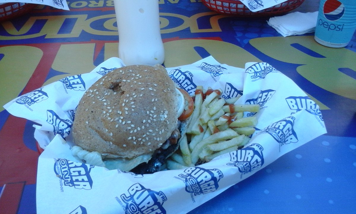 CLASSIFIED_B613's tweet photo. Another best burger in town.. hmmm craving satisfied. π
π
#preHellWeek
#Freinds
#BurgerBusog https://t.co/nVjZWc4fcB