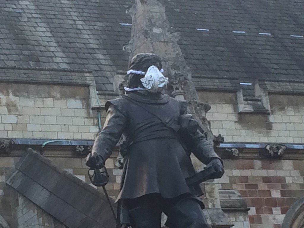 JoeMurphyLondon's tweet photo. Oliver Cromwell is wearing a dust mask today as Greenpeace gets past Commons security again. https://t.co/lZDZmQ8LUp