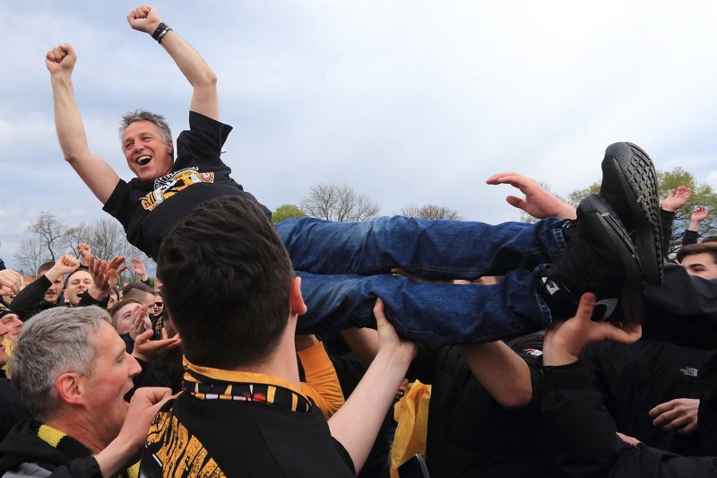 TAG24Sachsen's tweet photo. Nach dem Aufstieg: #sgd1953-Trainer Uwe #Neuhaus im #MOPO24-Interview! https://t.co/4fJL4phr0M #dynamodresden https://t.co/g5BrsXkx4T
