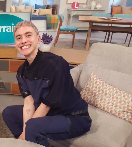 picsofolly's tweet image. look at that smile!! such a sunshine 🌞💓