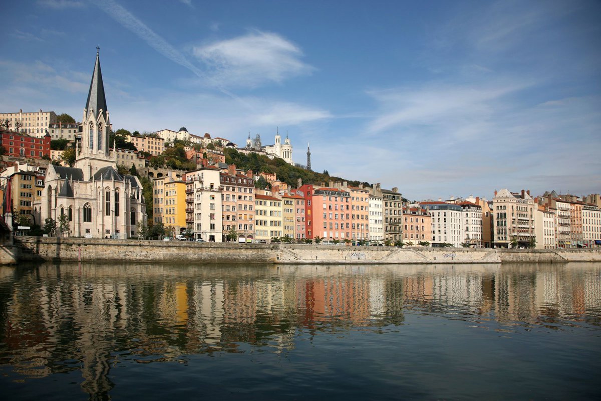 Neoparking_FR's tweet photo. Réservez dès maintenant votre place de parking discount pour les #nuitsonores à Lyon : https://t.co/ftbyOC4jYc https://t.co/roFOT1POH1