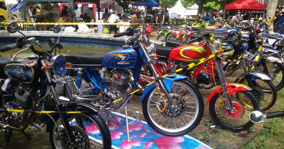 CB_Djakarta's tweet photo. Ninjanya motor honda CB a.k.a Birunya Cinta Mas Dimas https://t.co/ZDf4HM1aGE https://t.co/MCKWEs0N2Y