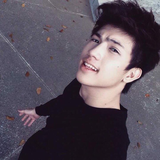 bangtansgomez's tweet photo. Rt this if you think i deserve @ranzkyle 's follow ☄ I've been trying to get his follow since forever 😔 love him sm https://t.co/ZI314qIVuf