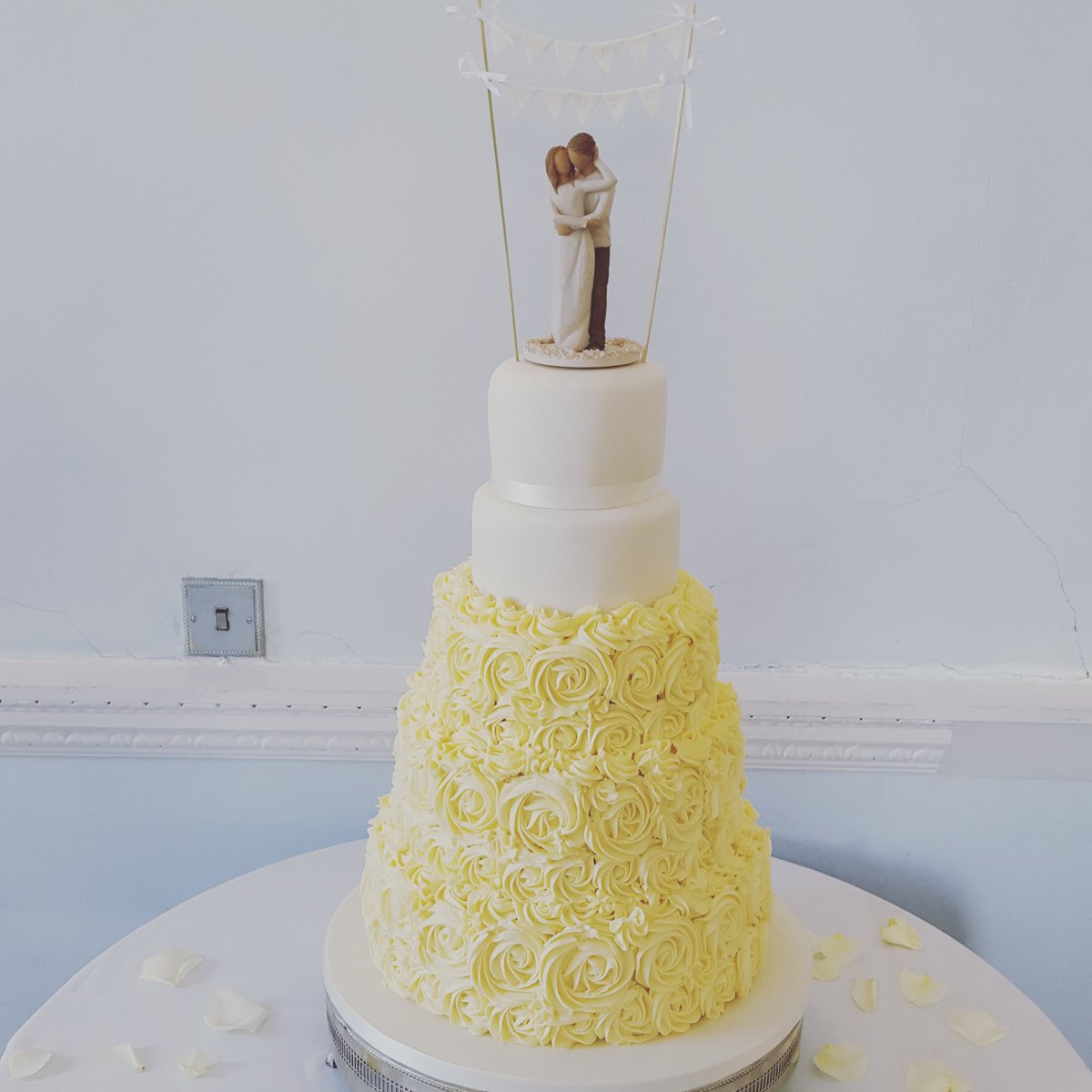 #weddingcake I delivered to #somerfordhall yesterday. 5 tiers with #willowtree topper and hand made bunting  💖💍🎩