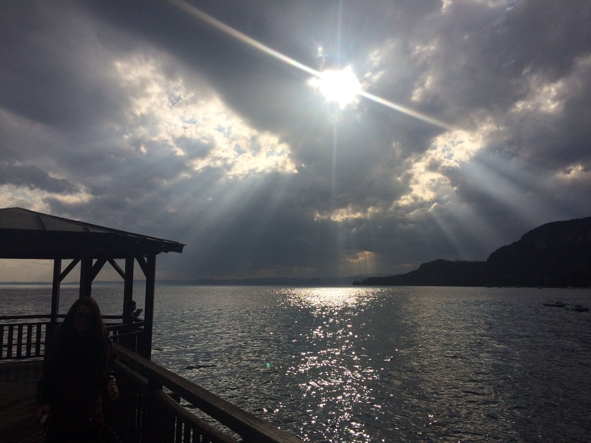 marcou92's tweet photo. Beautiful #landscape at Garda #lake 😬 https://t.co/noGjGESc39
