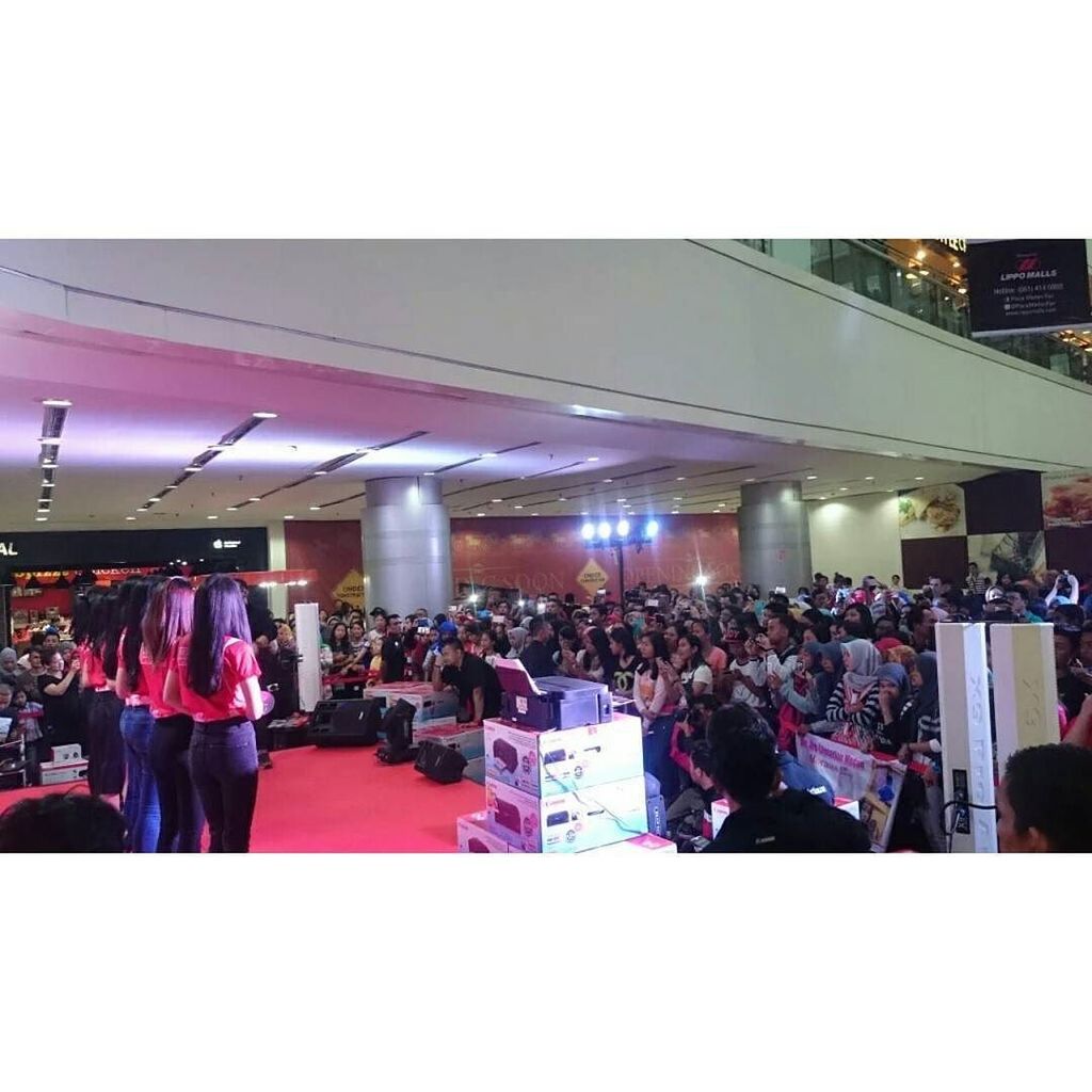 NoviAnatic_ARMY's tweet image. Ngelive Kemaren Paling Depan Cuyy hahaha 😀😀😍😄
.
.
.
.
.
.
. .
#canoncherrybelletourmedan #canonindonesia #cherrybel…