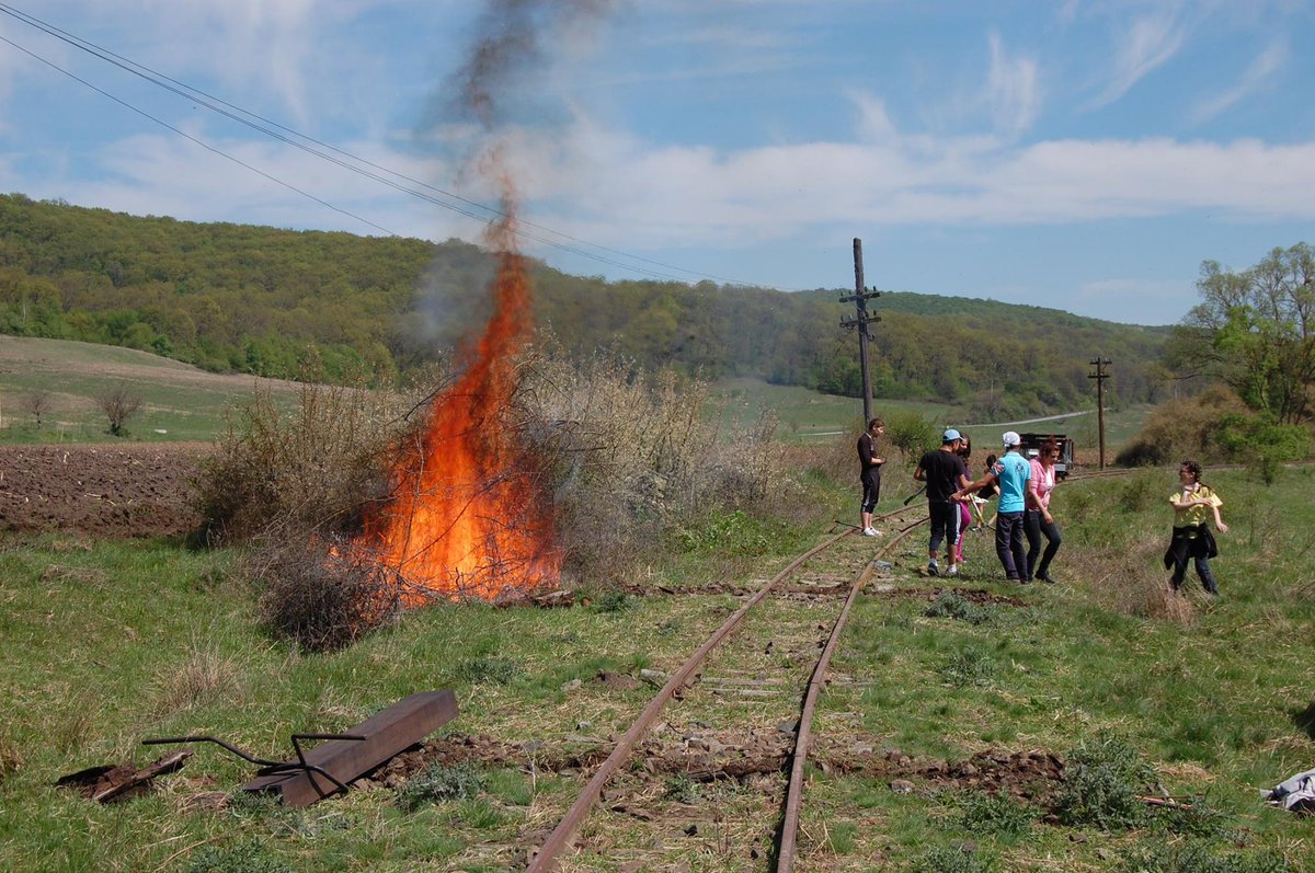Mocanitaru's tweet photo. Rise of the Phoenix - replacing sleepers and gauge clearance on the Sibiu-Agnita railway https://t.co/ifIu9oYF8d https://t.co/3XjEc9Cvng