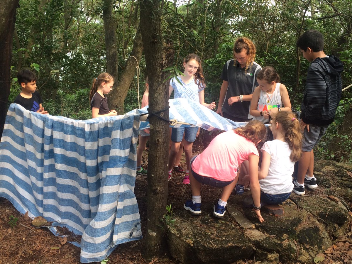 dbis_y5's tweet photo. Team Haines 2 taking their turn at building a shelter! #typhoonproof @dbis_hk ๐จ๐ง https://t.co/4bWDxnZwHC