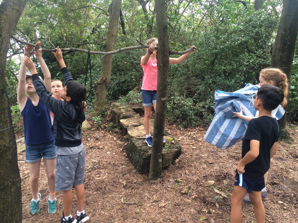 dbis_y5's tweet photo. Team Haines 2 taking their turn at building a shelter! #typhoonproof @dbis_hk ๐จ๐ง https://t.co/4bWDxnZwHC
