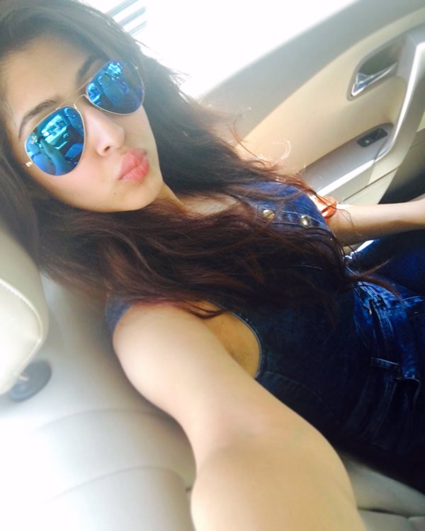 TeamSonarika's tweet photo. Most gorgeous Diva @BSonarika https://t.co/HPl9IbrhIk