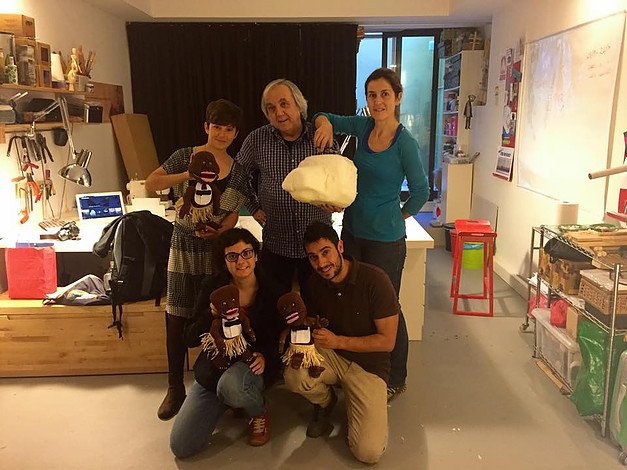 FestivalMinipop's tweet photo. Una faula de titelles d companyia @encaixats despertarà el 3r dia #Minipop Xst! Dorm el lleó https://t.co/Cuw7CTqXCZ https://t.co/n0Q7ZVz1Yp