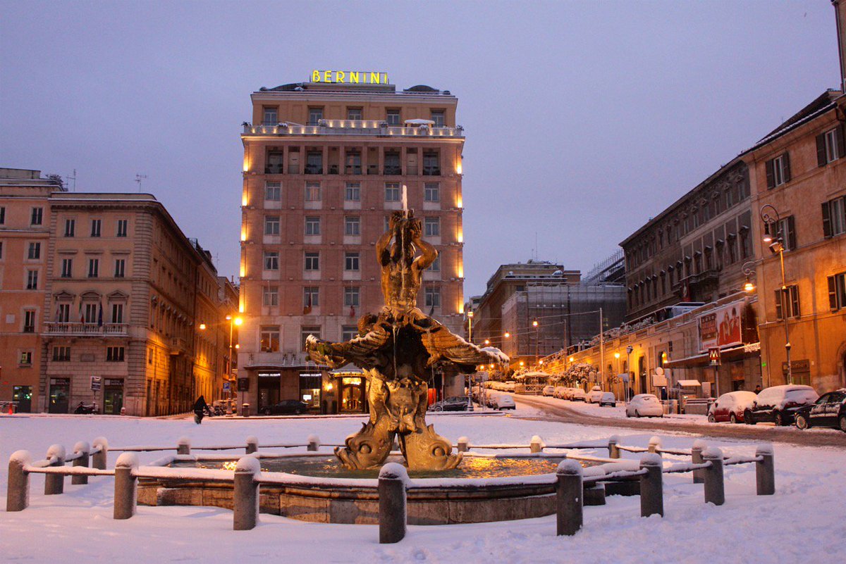 neve_roma's tweet photo. #meteoroma24 #febbraio2012 la nostra roma sotto la neve 😀 #nevearoma #neveroma buongiornooo https://t.co/oCe78lX4K0