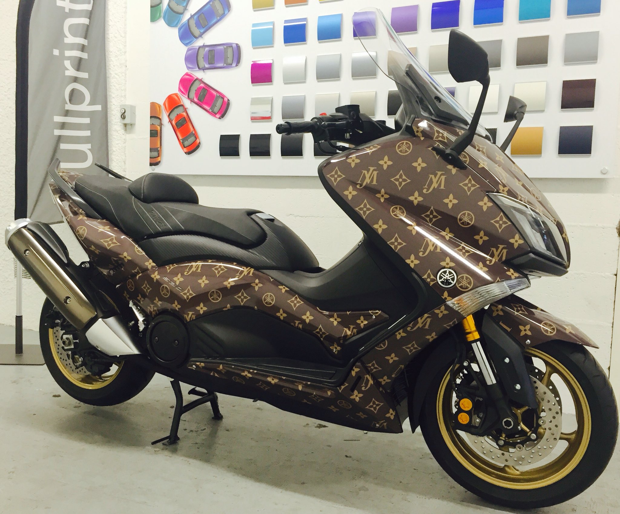 Bullprint on X: #carwrapping #yamaha #tmax #digitalprint #surecolor  @EPSON_fr @EpsonProImaging @3MGraphics #scooter #covering #déco   / X