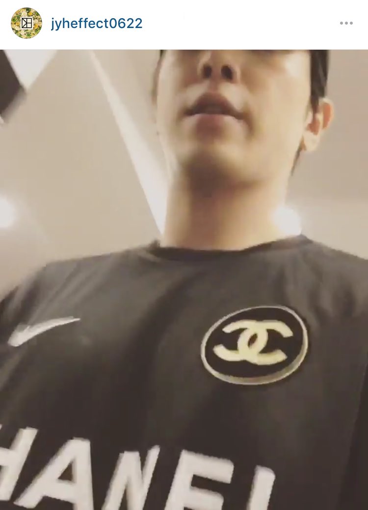 zijde entiteit toxiciteit mama furry on Twitter: "Yonghwa in Coco Chanel X Nike Soccer Jersey in  Black #cnwhowearwhat @JYHeffect https://t.co/5oidZxG211" / Twitter
