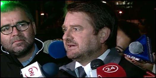 CNNChile's tweet photo. Claudio Orrego: "Pedimos racionalidad y moderación con el suministro de agua" https://t.co/Blb310Xzug #TemporalCNN https://t.co/1qz49FQP8N