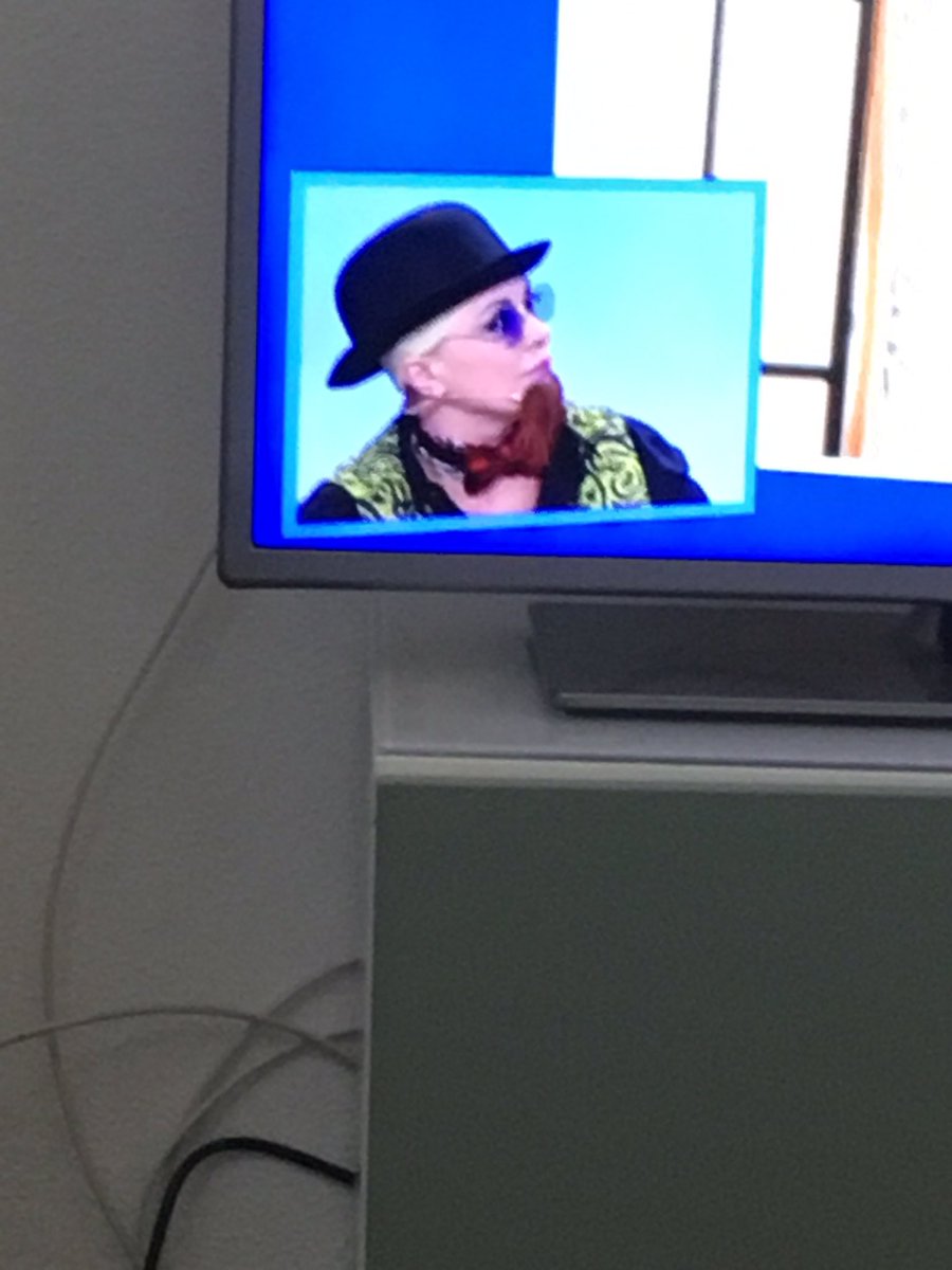 @realCipollari incontra <a href="/jaxofficial/">J-Ax</a> ed è subito #Tinax #uominiedonne