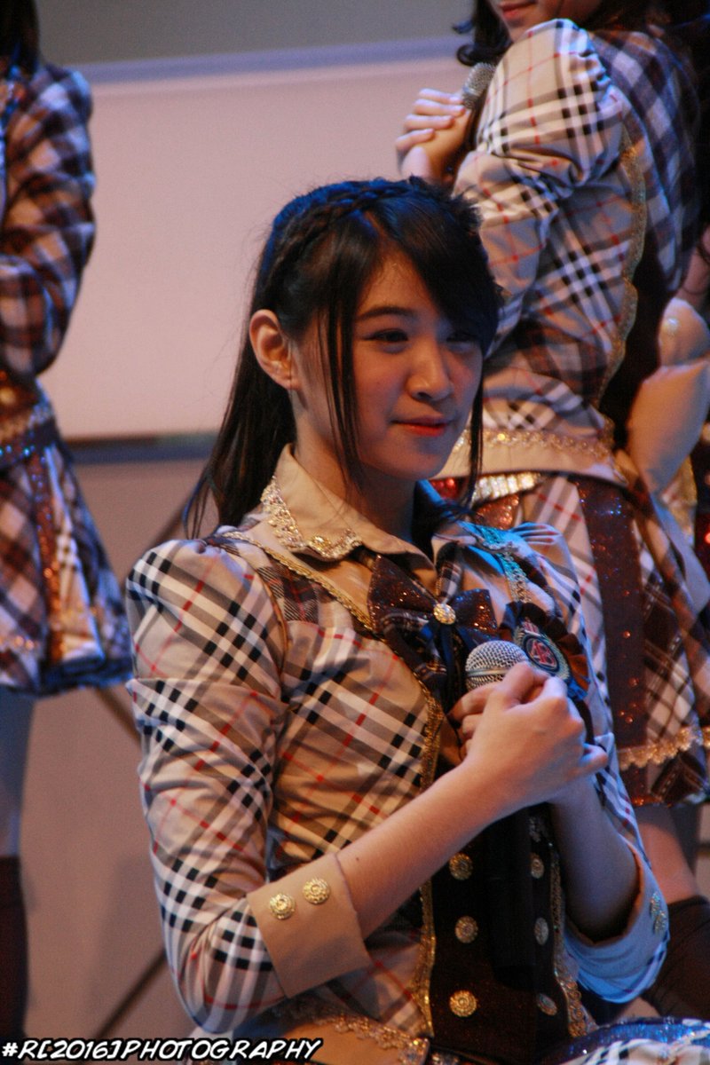 Rereee010's tweet photo. @N_ShaniJKT48 [24] | JKT48 at IIMS [16-04-2016] https://t.co/rhIBls2bQV